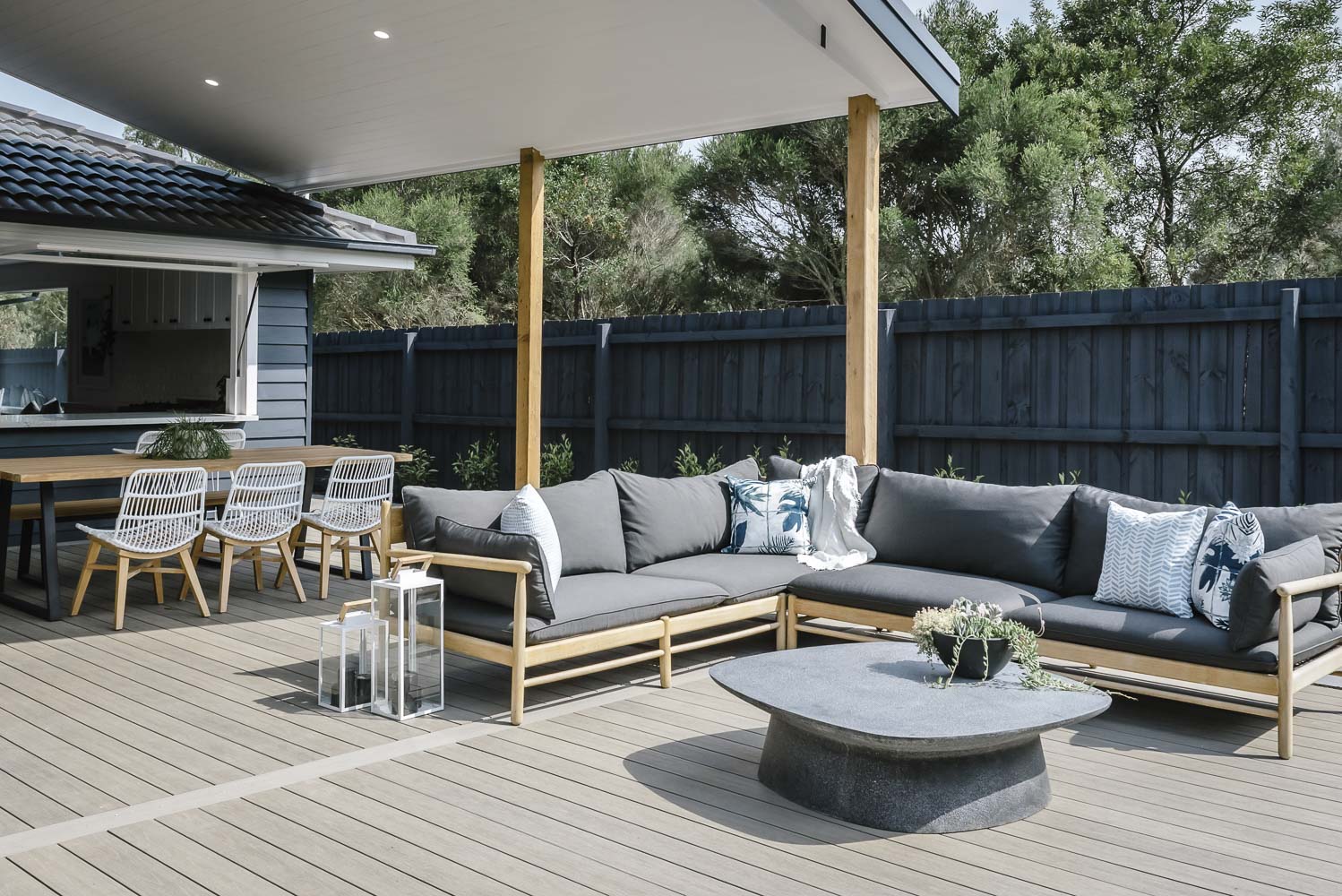 Your Ultimate Guide to Choosing the Best Outdoor Sofa Style